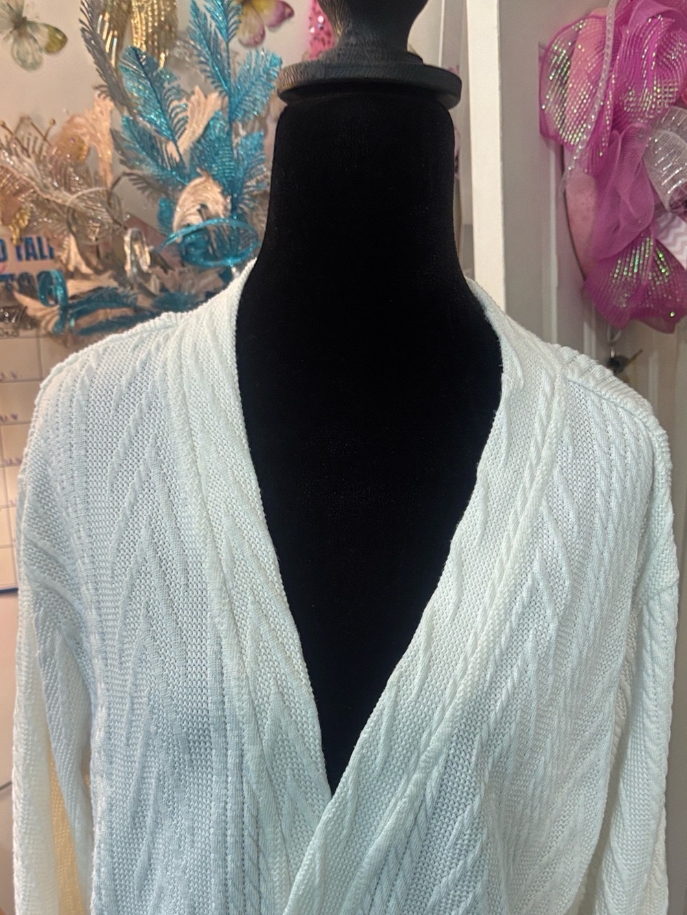 WallFlower Women's Textured V-Neck Sweater in White Size 1X Like New